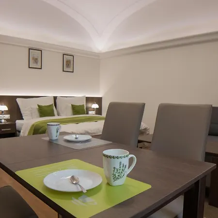 Mecset Aparthotel *