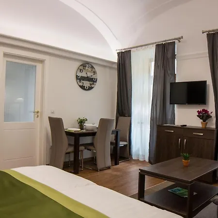 Mecset Aparthotel *