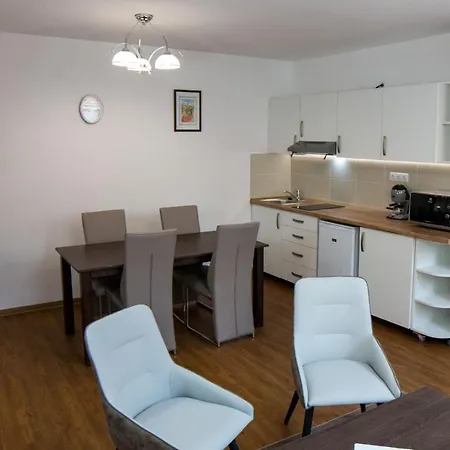 Apartmanhotel Mecset 4*